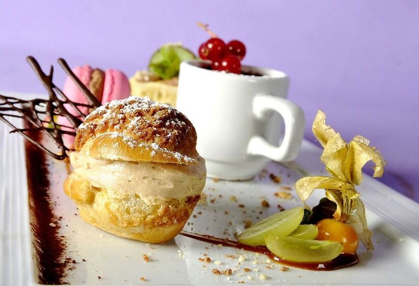 Le Lion D Or Logis Hotels Hotel 2 étoiles Et Restaurant