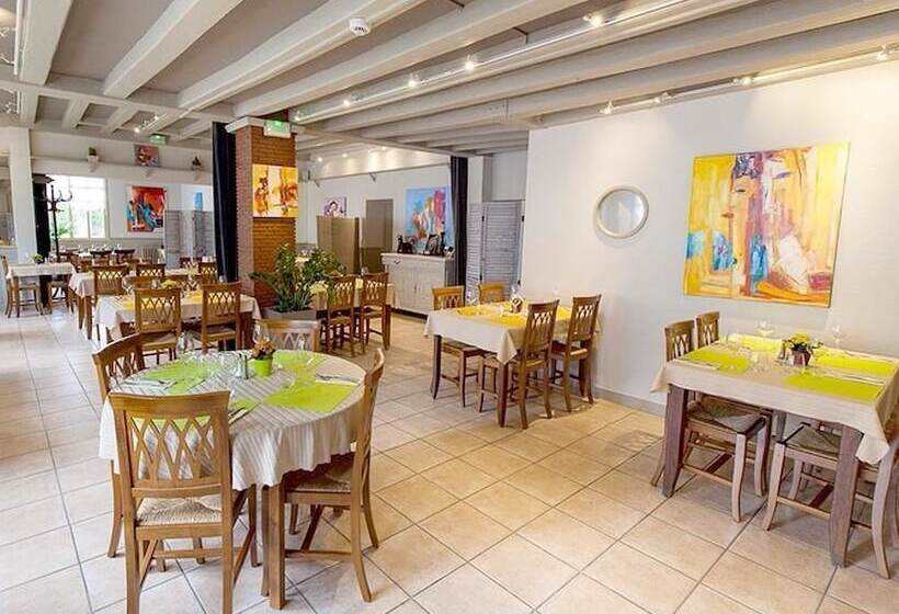 Le Lion D Or Logis Hotels Hotel 2 étoiles Et Restaurant