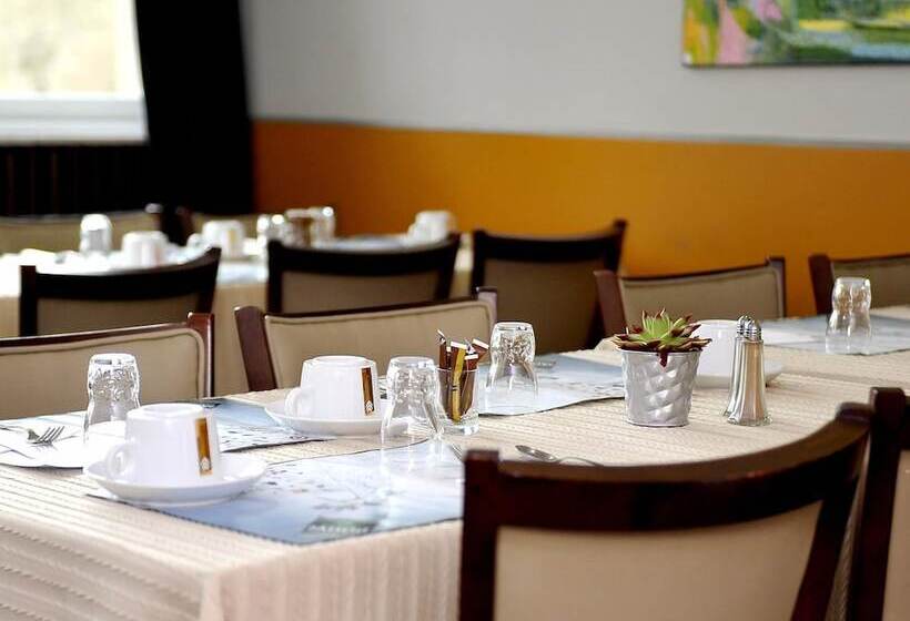 Le Lion D Or Logis Hotels Hotel 2 étoiles Et Restaurant