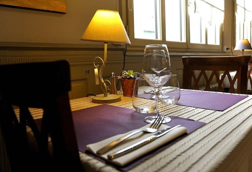 Le Lion D Or Logis Hotels Hotel 2 étoiles Et Restaurant