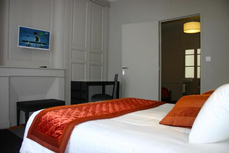 Le Lion D Or Logis Hotels Hotel 2 étoiles Et Restaurant