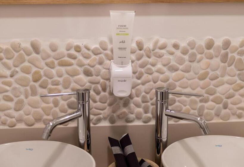 فندق Love & Fama