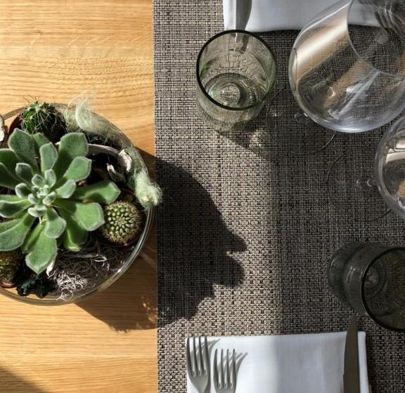 فندق Love & Fama