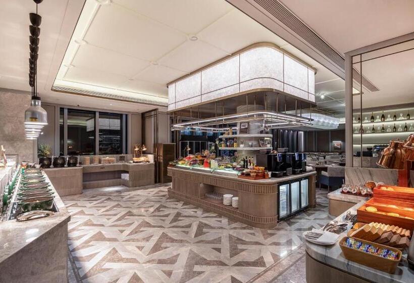 Отель Maxx By Steigenberger Guangzhou Zhujiang New Town Free Shuttle Bus To Canton Fair Complex During C