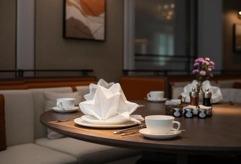 Отель Maxx By Steigenberger Guangzhou Zhujiang New Town Free Shuttle Bus To Canton Fair Complex During C