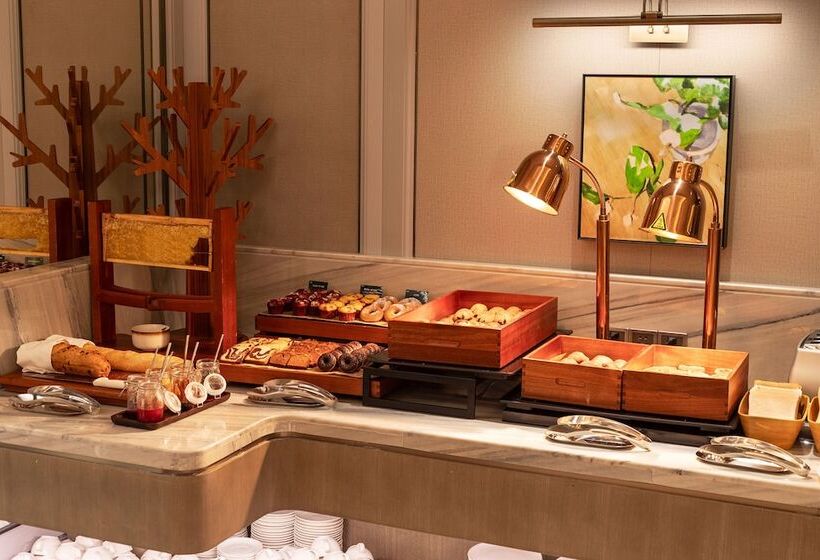 Отель Maxx By Steigenberger Guangzhou Zhujiang New Town Free Shuttle Bus To Canton Fair Complex During C