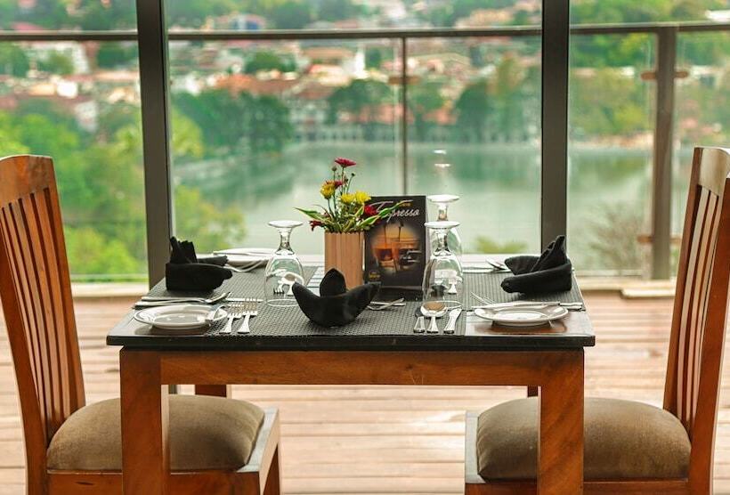 Отель Oak Ray Heritage