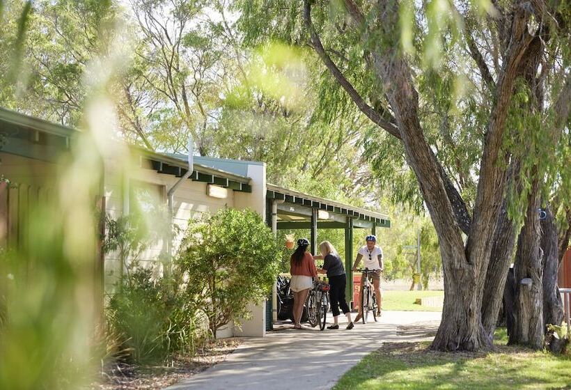 בית מלון כפרי Rac Busselton Holiday Park