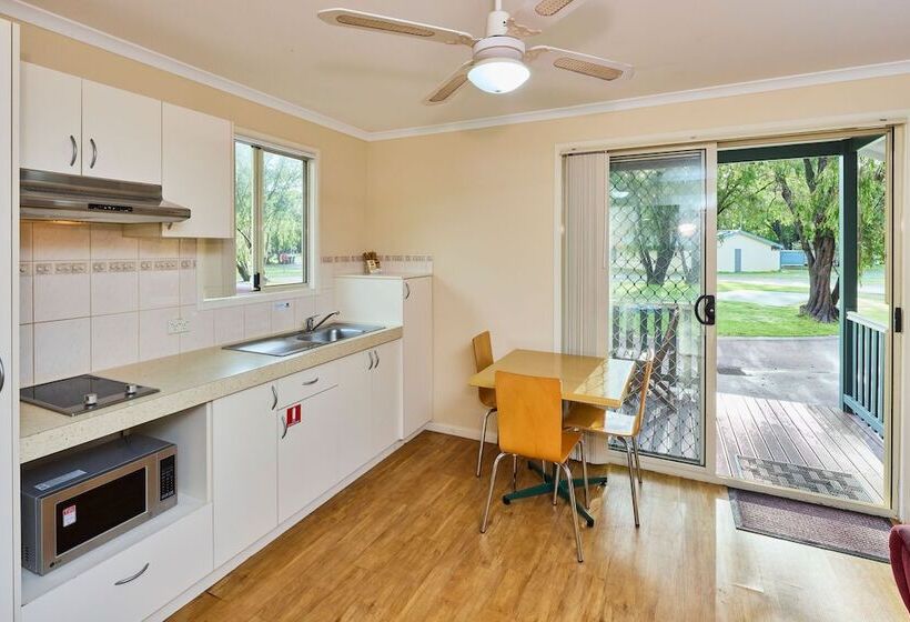 בית מלון כפרי Rac Busselton Holiday Park