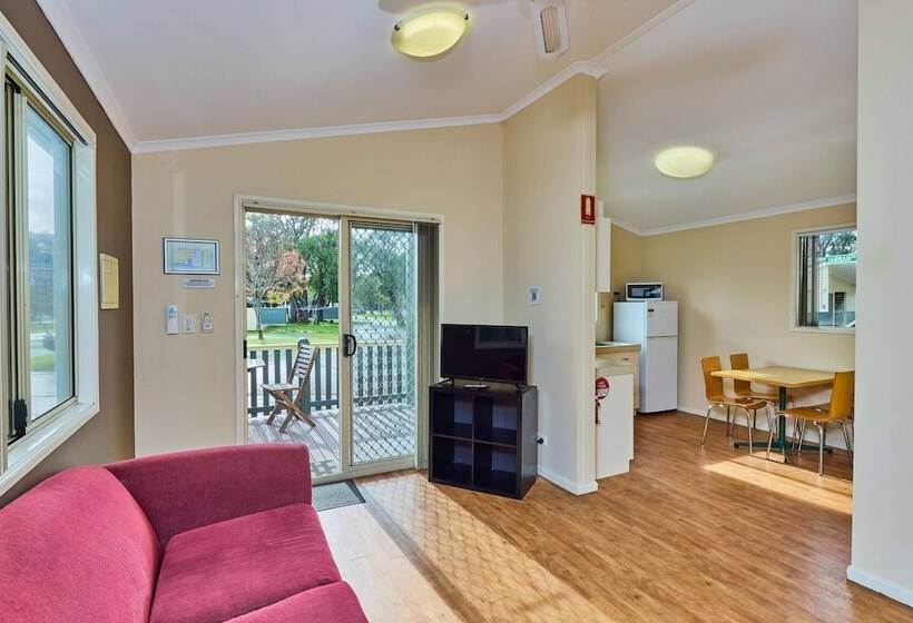 בית מלון כפרי Rac Busselton Holiday Park