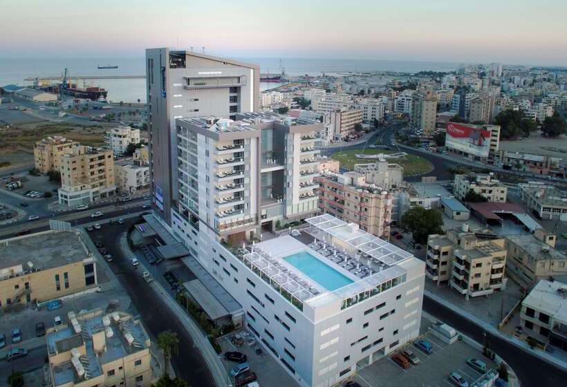 Radisson Blu Hotel, Larnaca