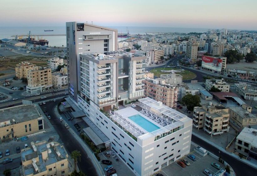 Radisson Blu Hotel, Larnaca