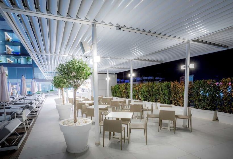 Radisson Blu Hotel, Larnaca