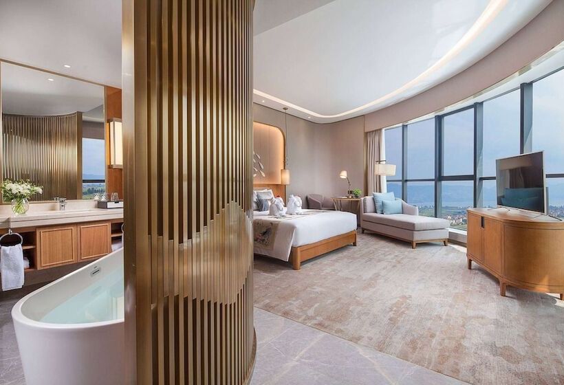 هتل Ramada Plaza Fuxian Lake