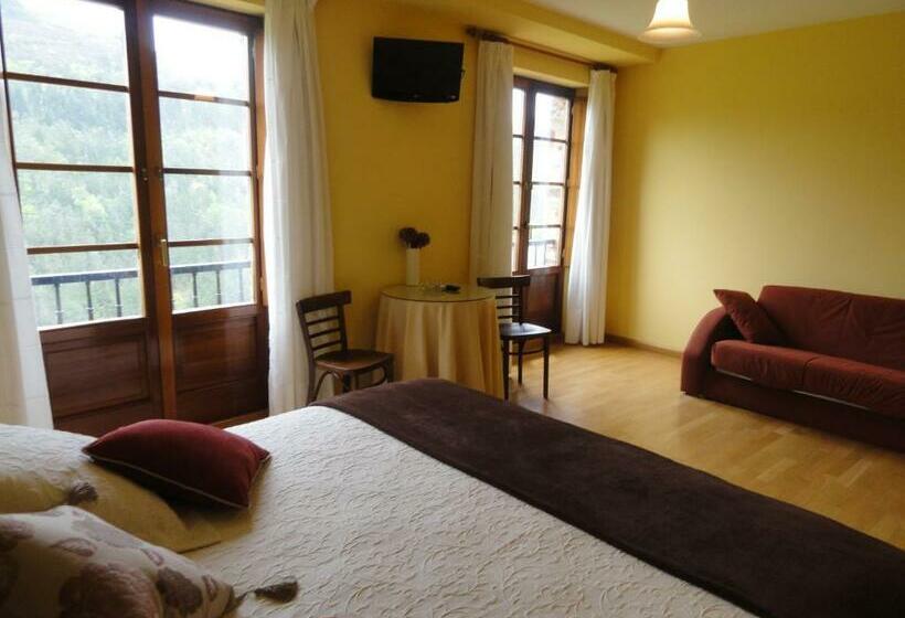 فندق Restaurante Casa Petronila