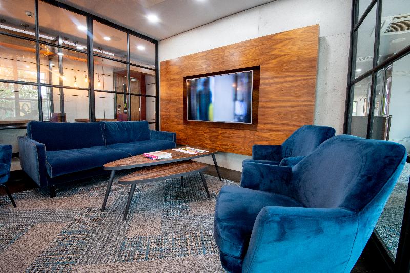 酒店 Roomzzz London Stratford