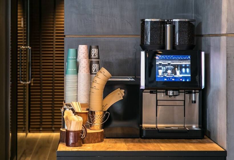 בית מלון כפרי The Flag Shinsaibashi