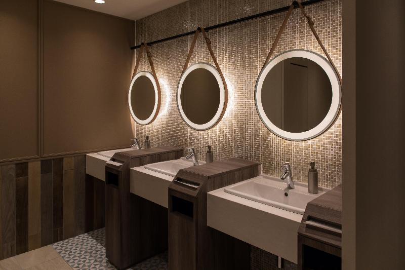 בית מלון כפרי The Flag Shinsaibashi