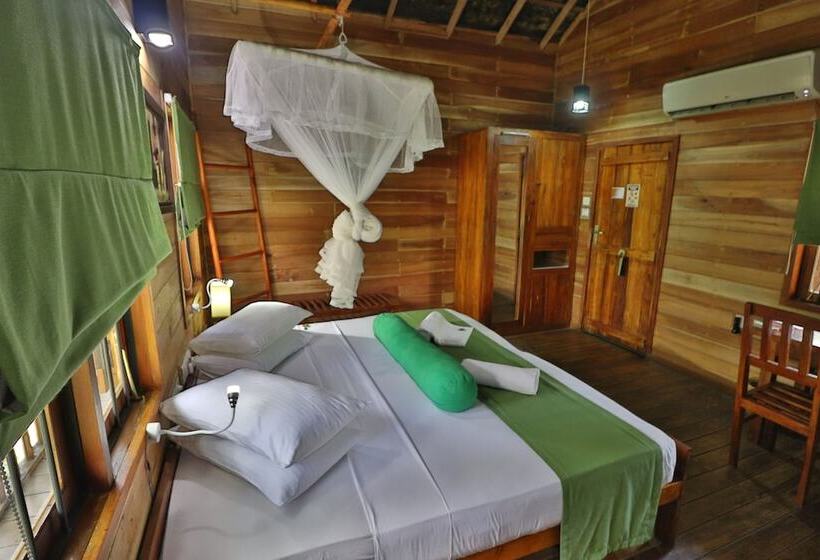 Отель The Other Corner