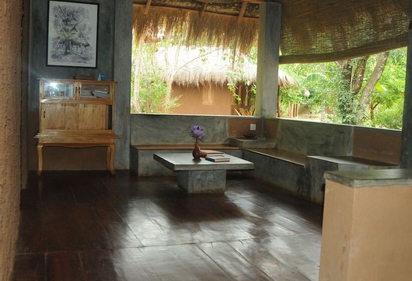 Отель The Other Corner