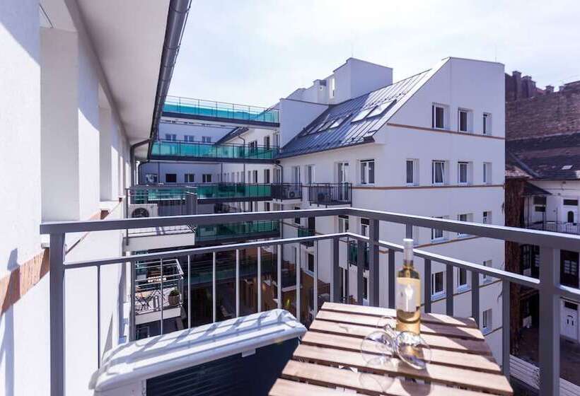 בית מלון כפרי Vagabond Corvin