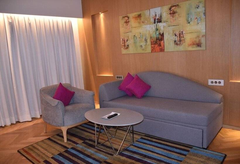 Novotel Vijayawada Varun