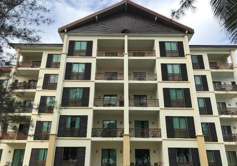 Sunset Seaview Beach Villas & Spa Suites At Nexus Karambunai