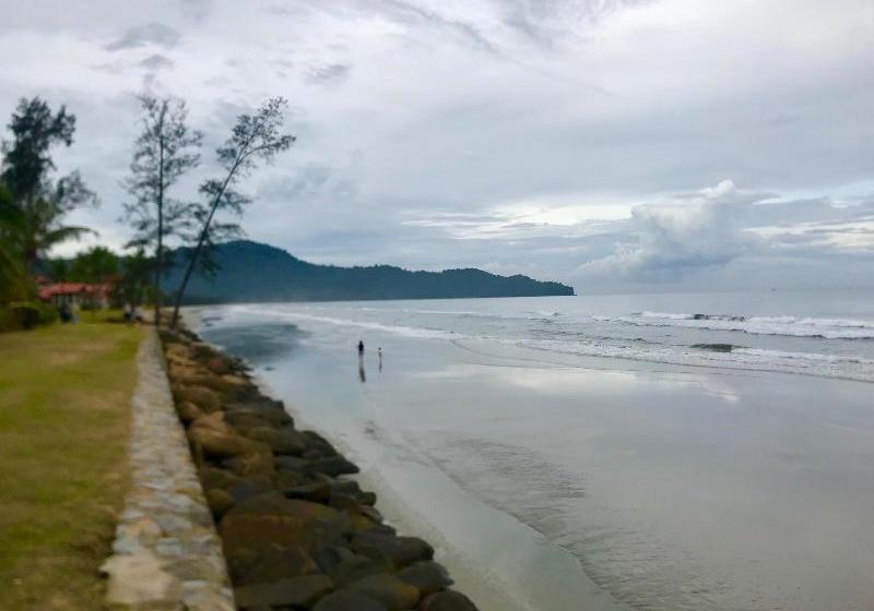 Sunset Seaview Beach Villas & Spa Suites At Nexus Karambunai