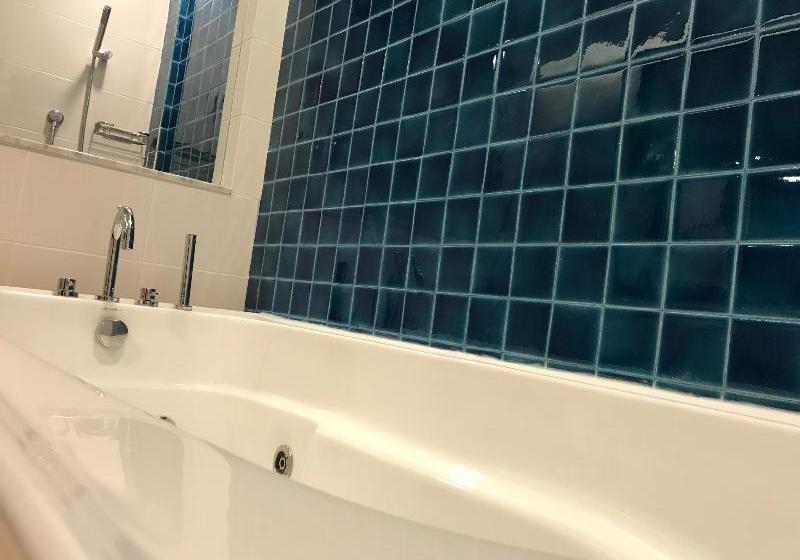 Sunset Seaview Beach Villas & Spa Suites At Nexus Karambunai