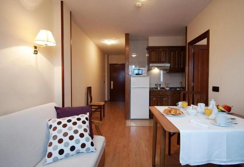 Y Apartamentos Arias