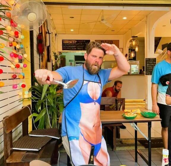 Общежитие Back Home Backpackers