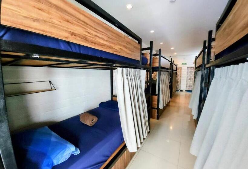 Общежитие Back Home Backpackers