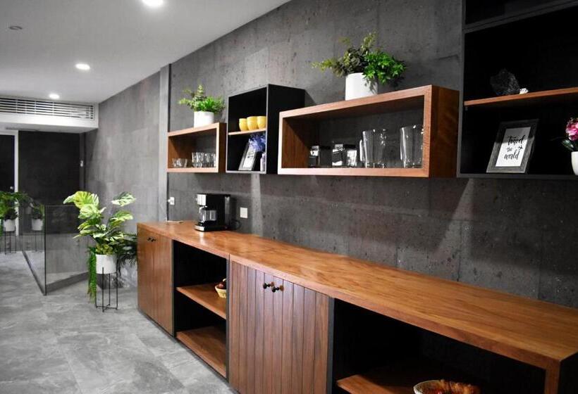 Attraction Hotel Deluxe