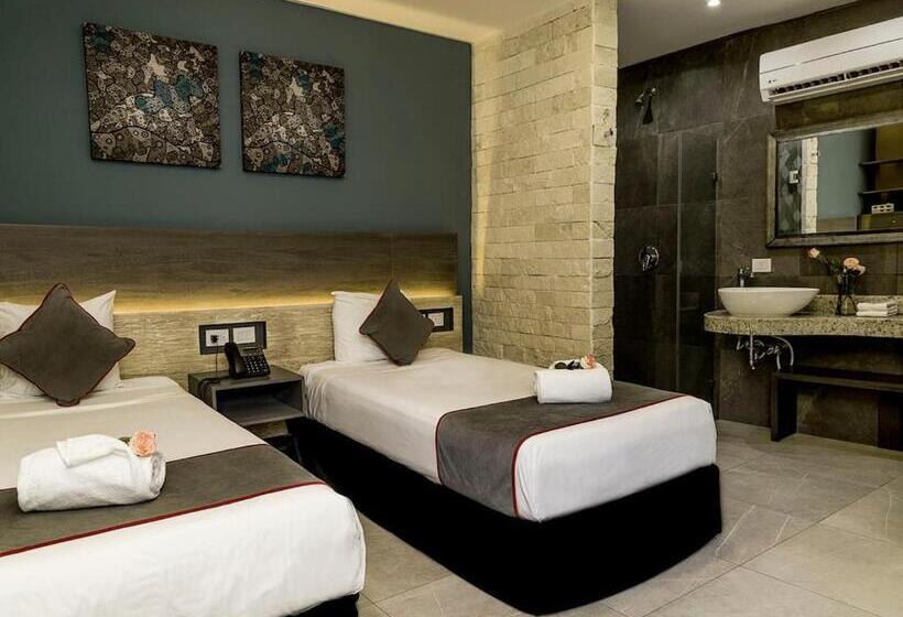 Attraction Hotel Deluxe