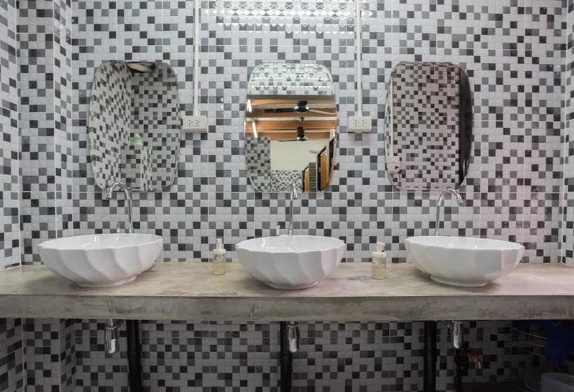 Home Mali Hostel At Hua Lumpong