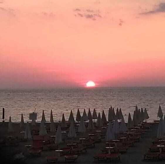 هتل Albergo Villa A Mare