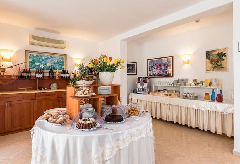 هتل Albergo Villa A Mare
