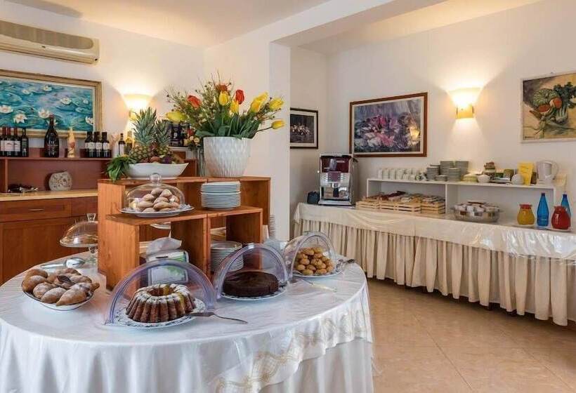 هتل Albergo Villa A Mare