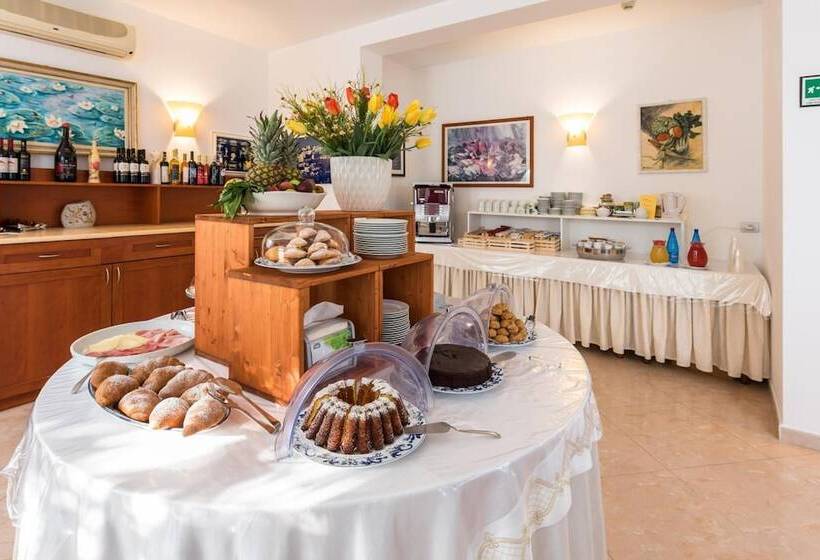 هتل Albergo Villa A Mare
