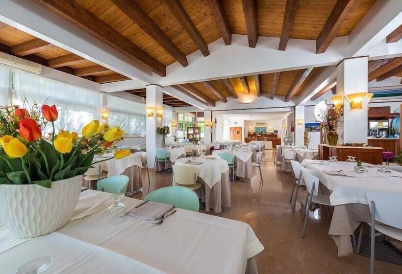 هتل Albergo Villa A Mare