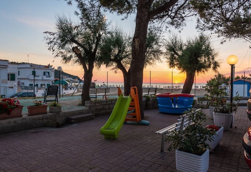 هتل Albergo Villa A Mare