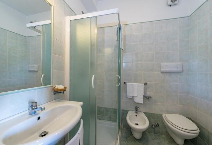 هتل Albergo Villa A Mare