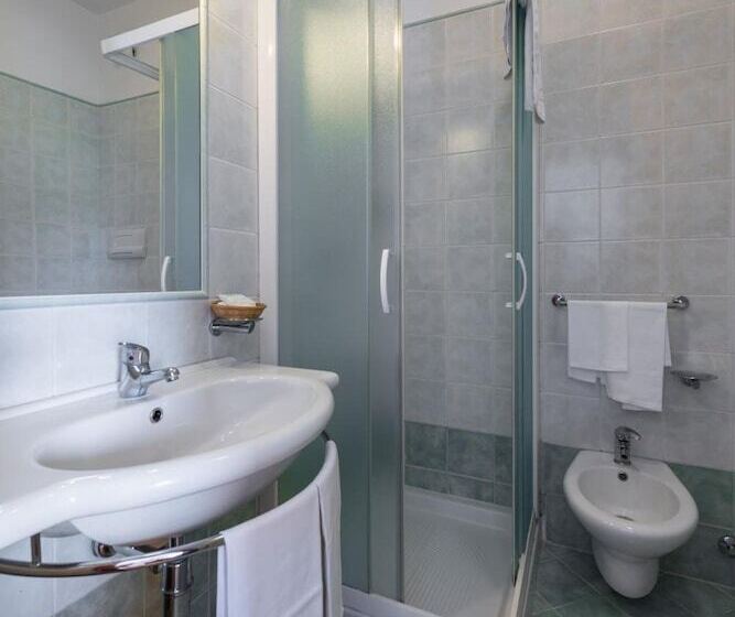 هتل Albergo Villa A Mare