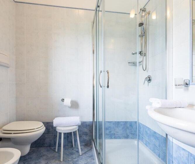 هتل Albergo Villa A Mare