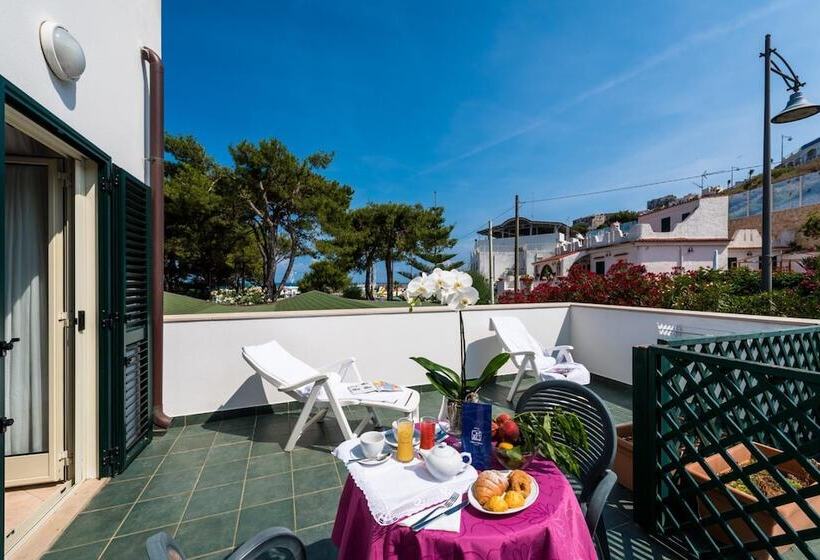 هتل Albergo Villa A Mare