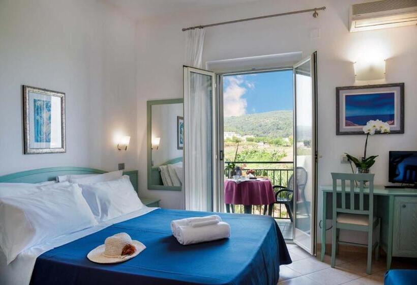 هتل Albergo Villa A Mare