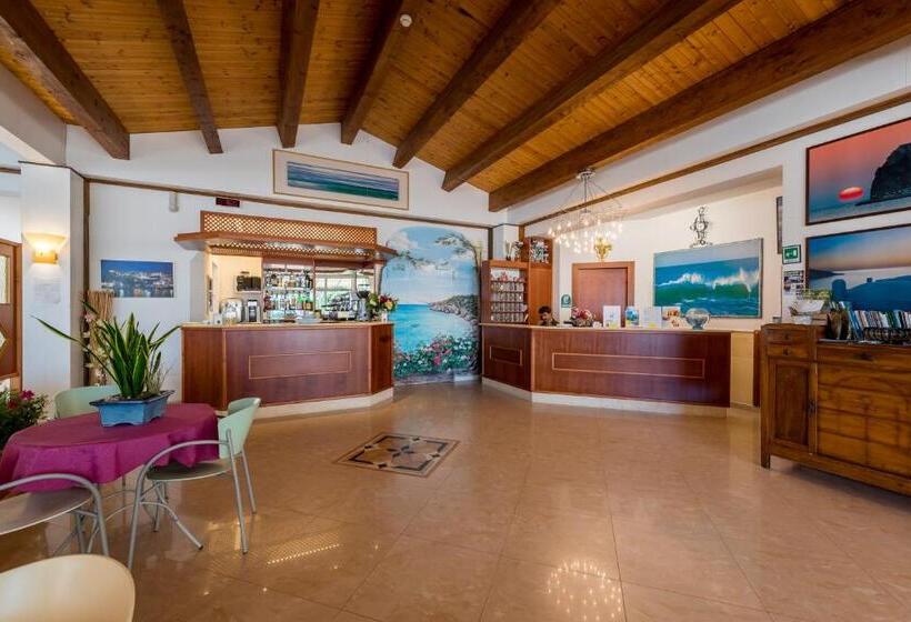 هتل Albergo Villa A Mare