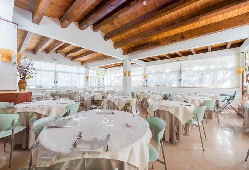 هتل Albergo Villa A Mare