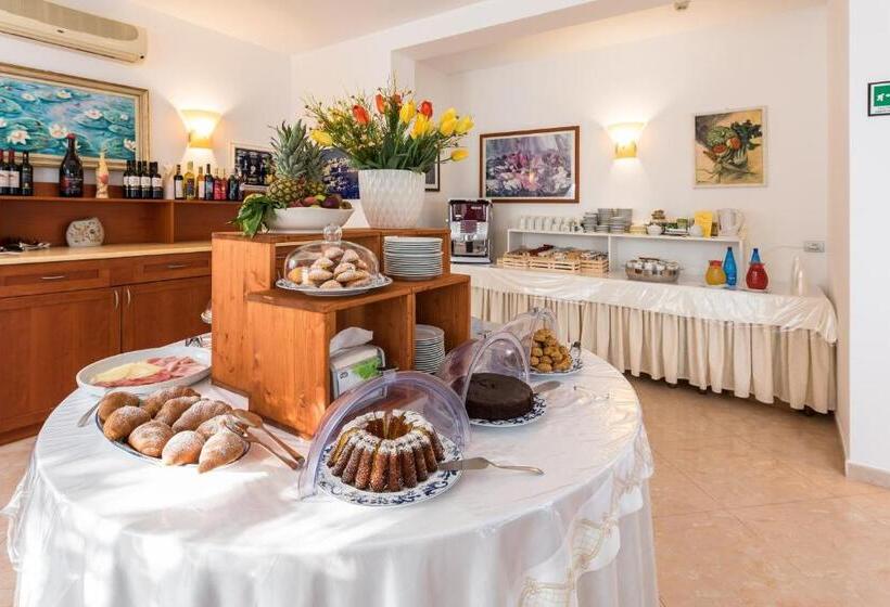 هتل Albergo Villa A Mare