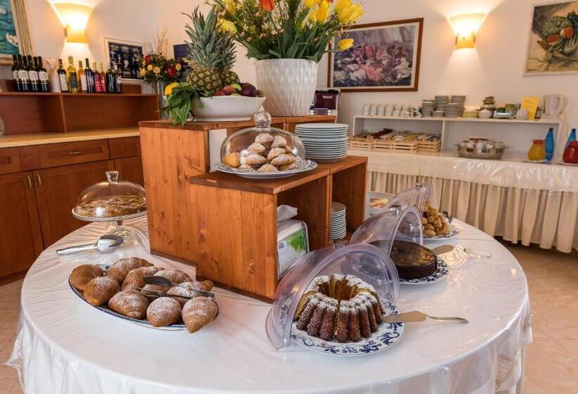 هتل Albergo Villa A Mare